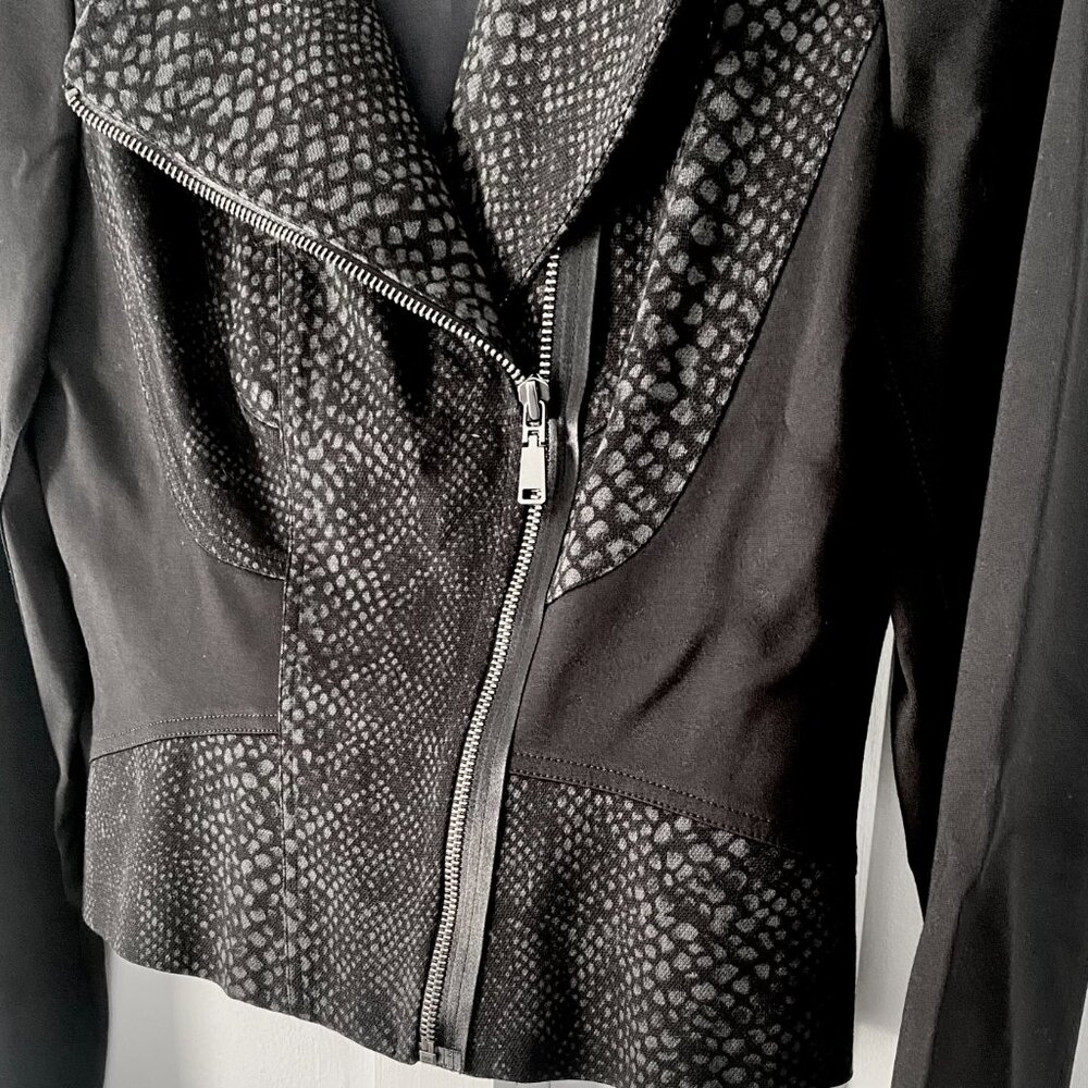 Elie Tahari Python Pattern Vegan Suede Cropped Mo… - image 6